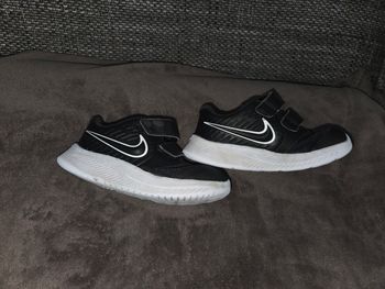 Chaussures/basket garçon nike 23.5