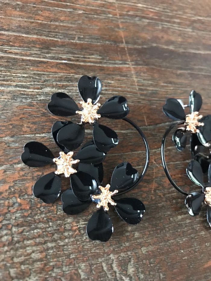 Magnifique paire de boucles d’oreilles fleurs - photo numéro 2