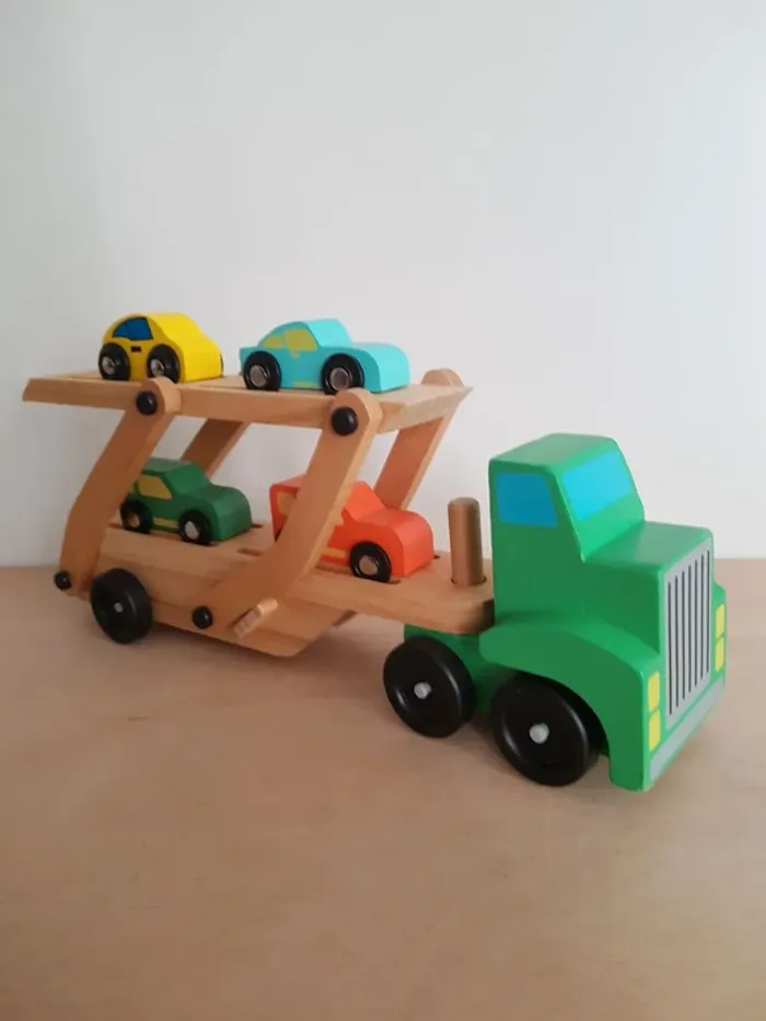 Camion transporteur double pont Mélissa and Doug et petites voitures en bois - photo numéro 5