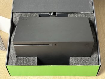 XBOX Series X - 1 TB SSD NEUVE + deux manettes NEUVES