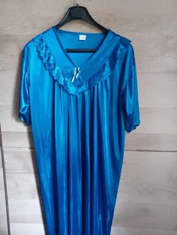Chemise de nuit Taille M bleu satiné