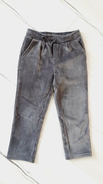 Vêtement garçon pantalon souple gris velours côtelé Kiabi 5 ans