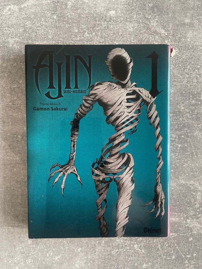 Manga Ajin semi humain tome 1 en version française.