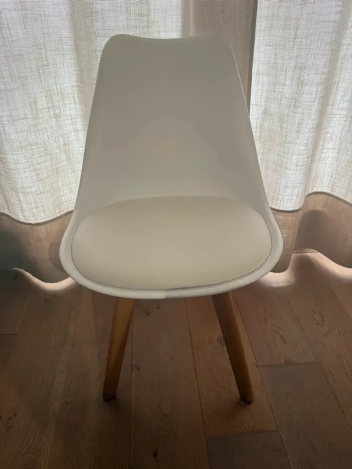 4 Chaises Scandinaves - photo numéro 2