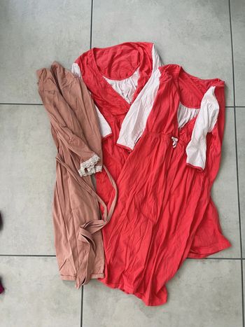 Lot nuisettes d’allaitement et peignoir