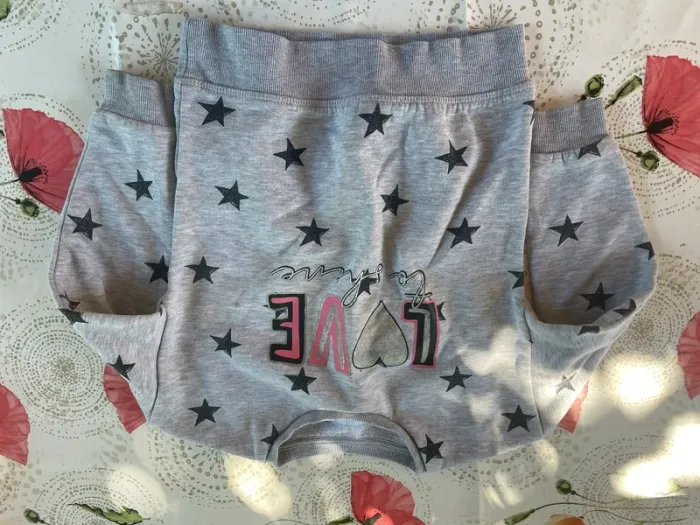 Lot de 6 sweat et 2 robe pulls 6 ans - photo numéro 6