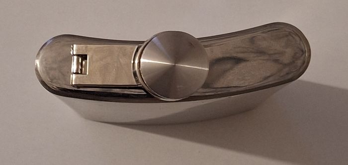 Flasque en métal à bouchon vissable - photo numéro 2