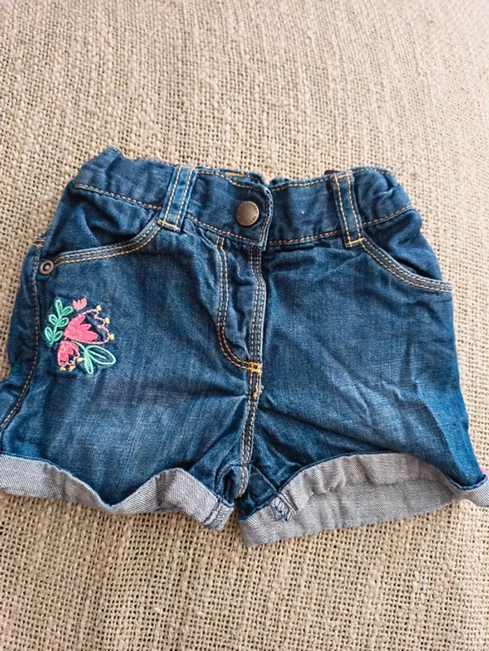 Short Vertbaudet 12 mois excellent état fille
