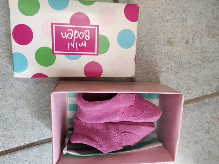 Chaussures fille, Mini boden neuves dans leur emballage d'origine 3-6 mois - photo numéro 3