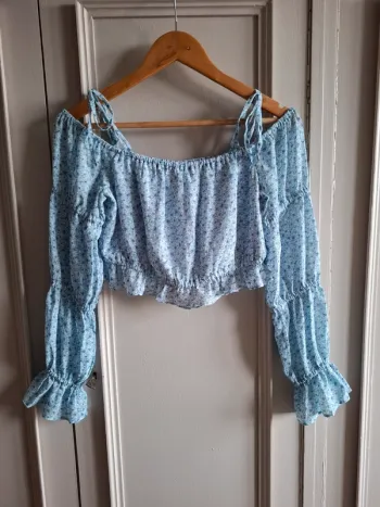 Blouse fleurie crop épaules dénudées Nakd