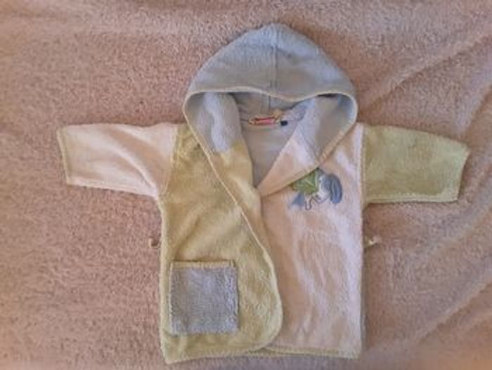 Peignoir 1 an
Cordon manquant