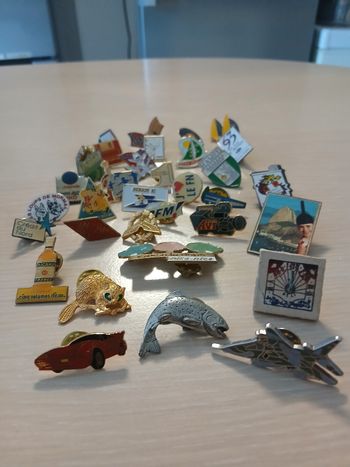 Lots de pin's pour collectionneurs tres bonne etats
