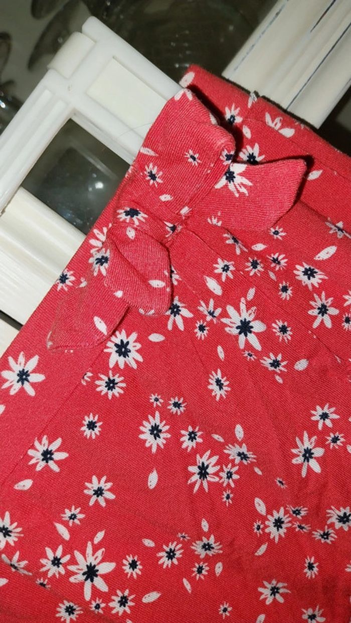 Jupe courte d'été rouge motif liberty by Kiabi comme neuve taille 6 ans - photo numéro 4