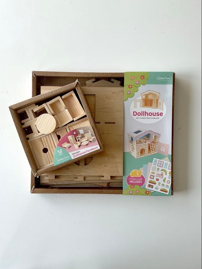 Kit maison de poupée et ses meubles