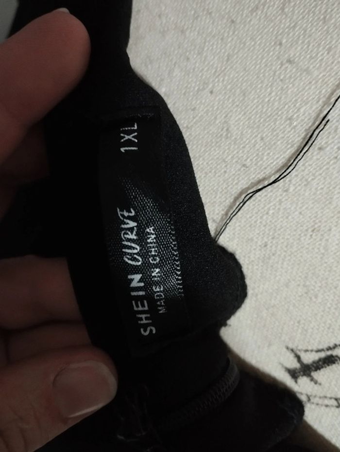 Jolie robe noire taille 44/46 - photo numéro 5