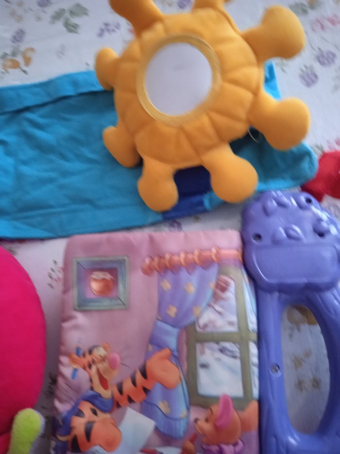 Vend trois. Jouet pour bébé - photo numéro 3