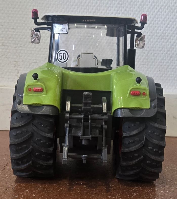 Tracteur radiocommandé Class Axion 870 - photo numéro 4