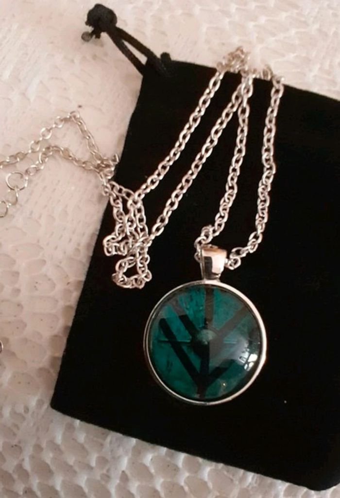 Collier, emblème Lagertha - Sérié Vikings - photo numéro 3