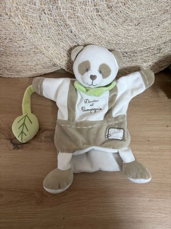 Doudou marionnette panda marron vert grelot doudou et compagnie 