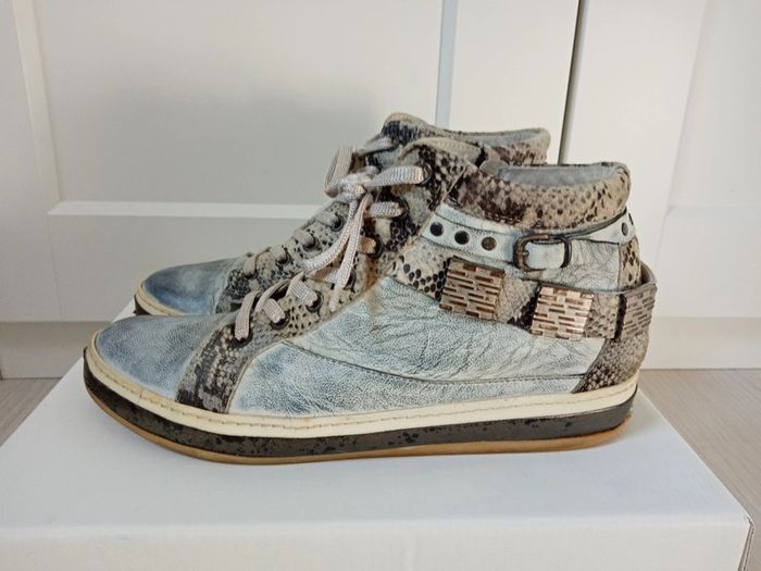 Khrio. Baskets
