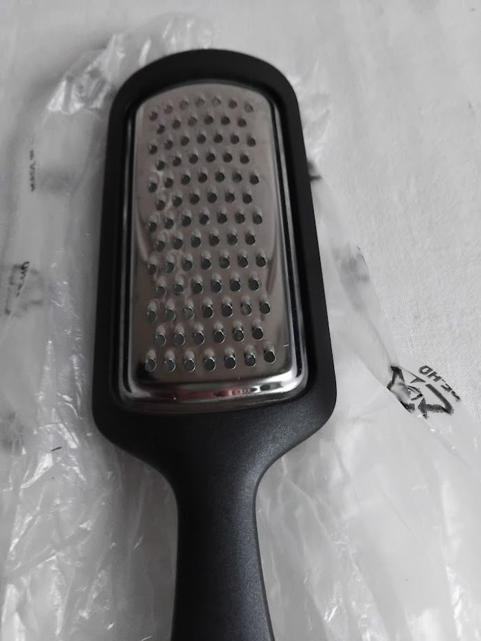 TUPPERWARE Neuf - Râpe tout - photo numéro 2