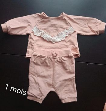 Petit ensemble Kiabi taille 1 mois vieux rose