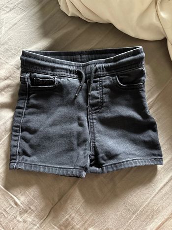 Short 3 ans