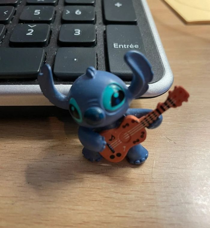 Figurine stitch guitare - photo numéro 2