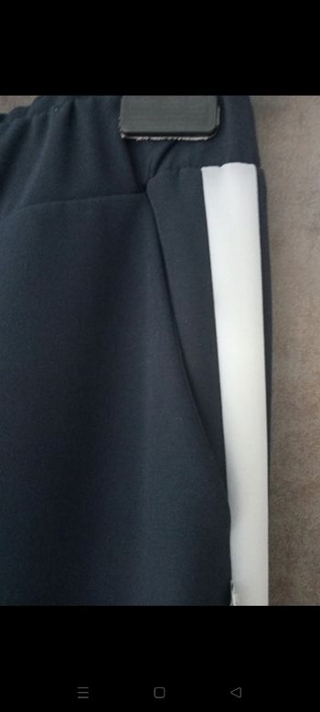 Très beau pantalon ,bandes sur les côtés
