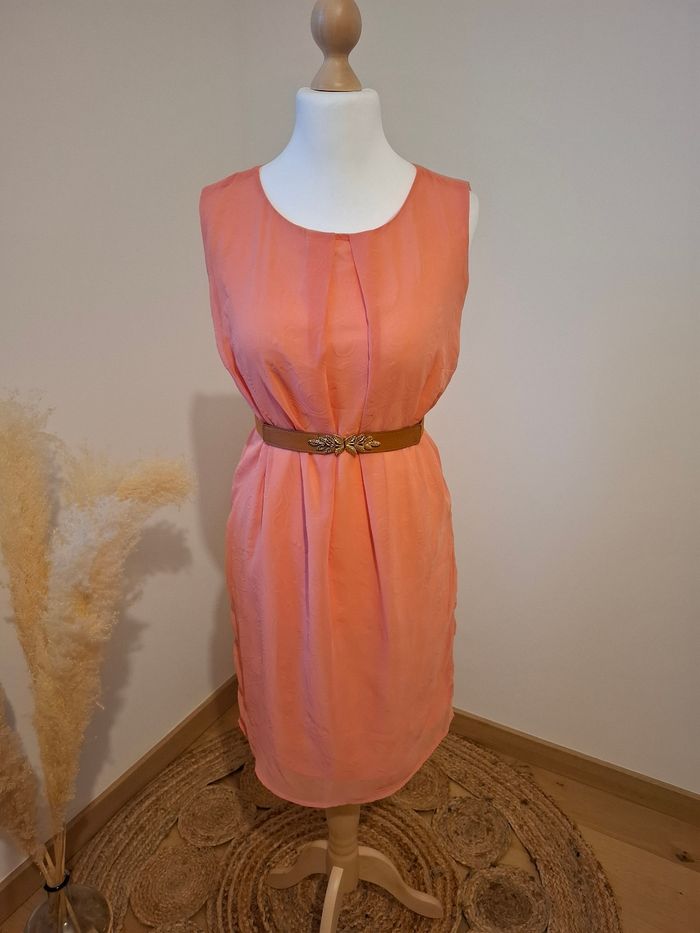 Robe fluide à motifs rose/corail LC Waikiki taille M 38