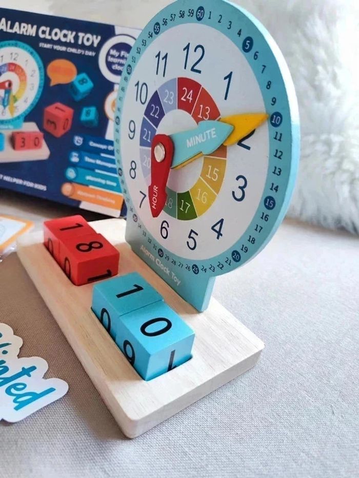 Horloge en bois pour apprendre l'heure - photo numéro 6