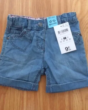 Short jeans 6 mois neuf poche coeur