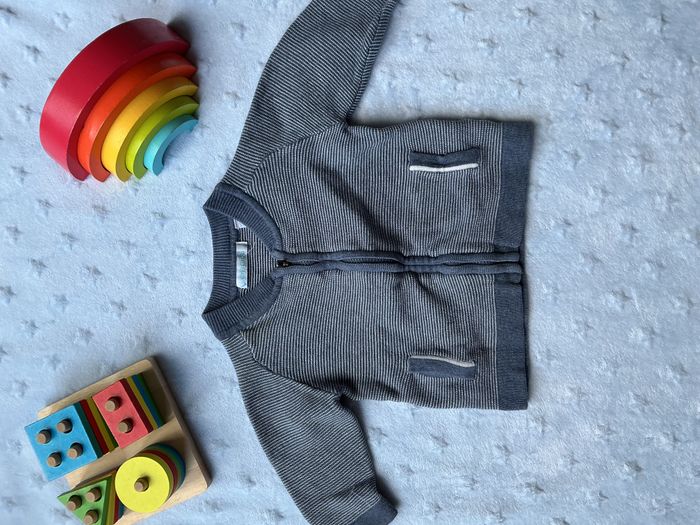 gilet zippé bleu gris rayé blanc 2 poches 3 mois obaibi - photo numéro 3