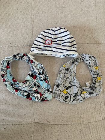 Lots de 1 bonnet et 2 bavoirs naissance
