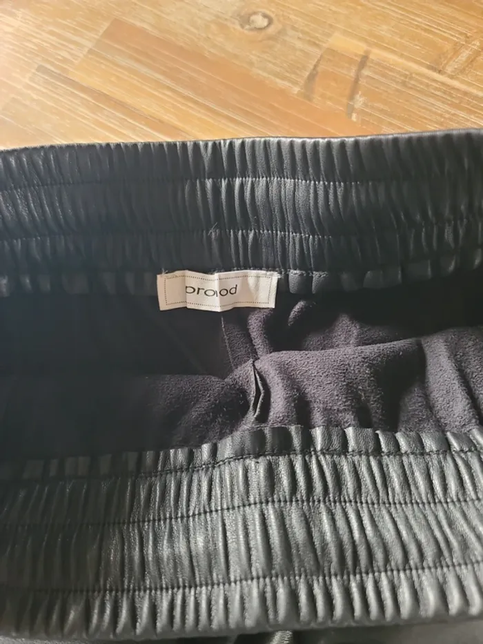 Short cuir synthétique 42 - photo numéro 3