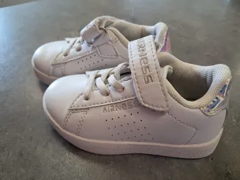 paire de baskets fille pointure 22 airness