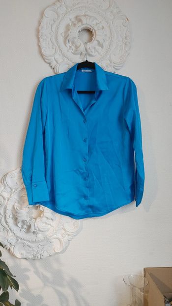 Chemise en satin bleu