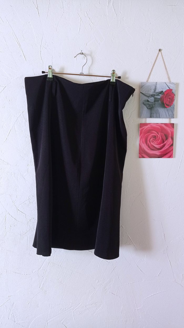 🌸Jupe mi-longue, taille 46