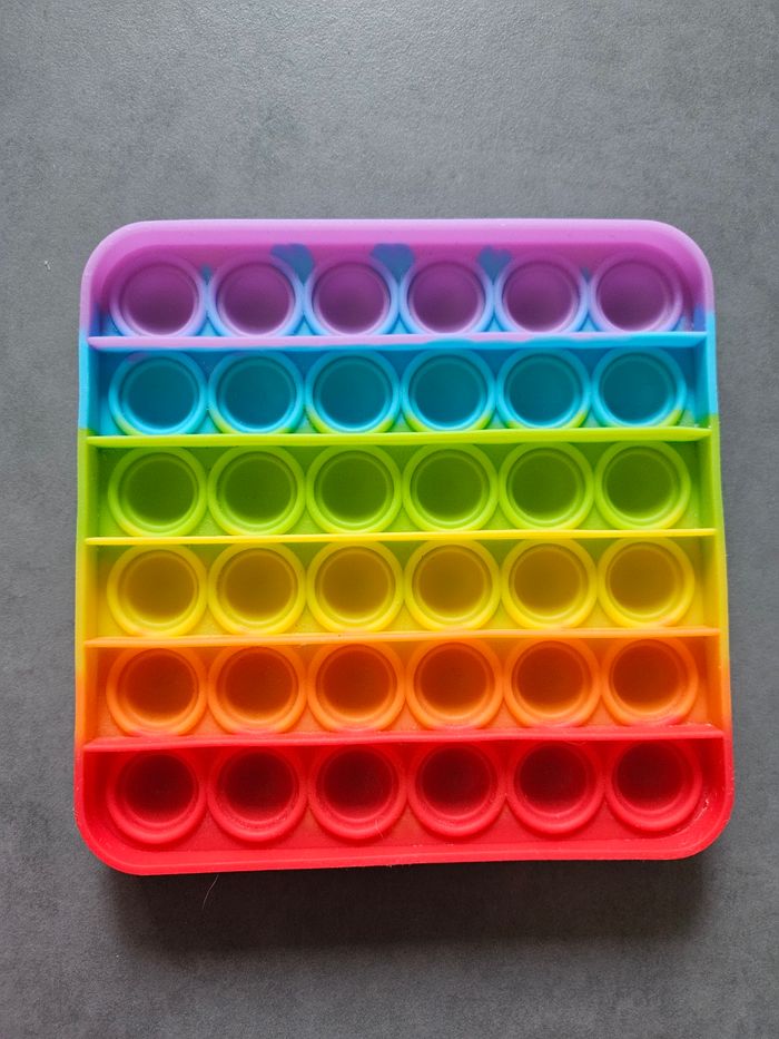 Lot de 4 Pop it, jouets sensoriels anti stress à bulles, Vraiment comme Neufs, très très propres - photo numéro 7