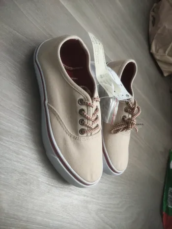 Tennis d été beige monoprix mixte neuf avec étiquette taille 32