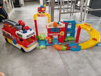 Lot caserne pompiers tut bolide et véhicule tut tut copains