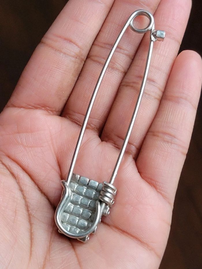 Broche épingle rouge - photo numéro 5