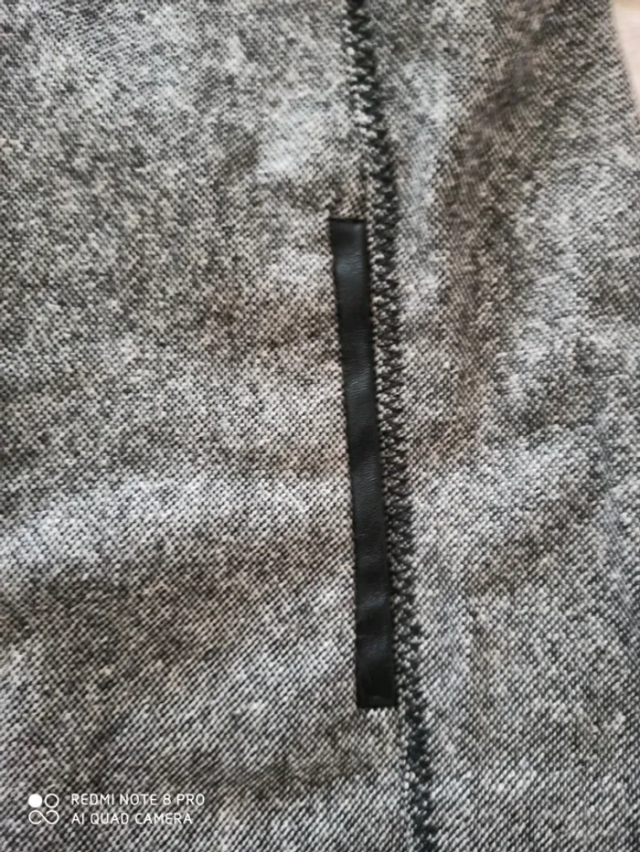 Jupe grise détail cuir T 40 - photo numéro 5