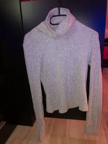 col roulé pull gris
