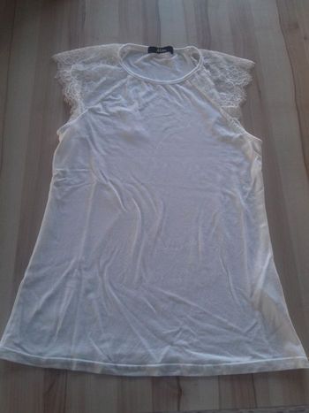 Top avec dentelle taille S