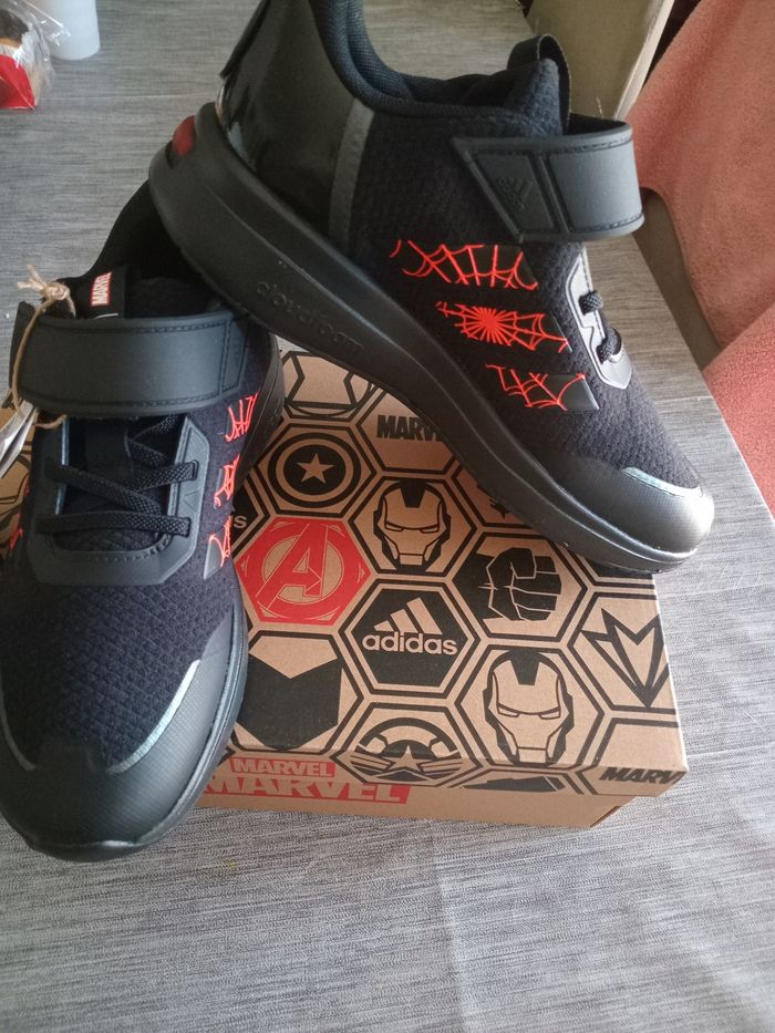 Basket marvel p38 adidas neuf - photo numéro 2