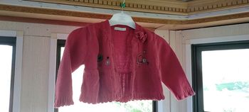 Gilet rouge a fleurs