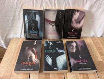 Lot livres La maison de la nuit