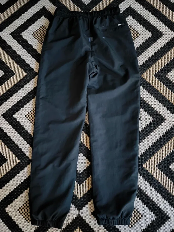 Jogging Nike noir – Taille XL enfant (158 cm) - photo numéro 2