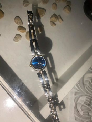Montre grise cadran bleu